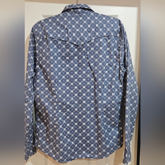 Men's Guess Blue Patterned Button-Up Shirt. Like New Condition. Size M. - Picture 3 of 9